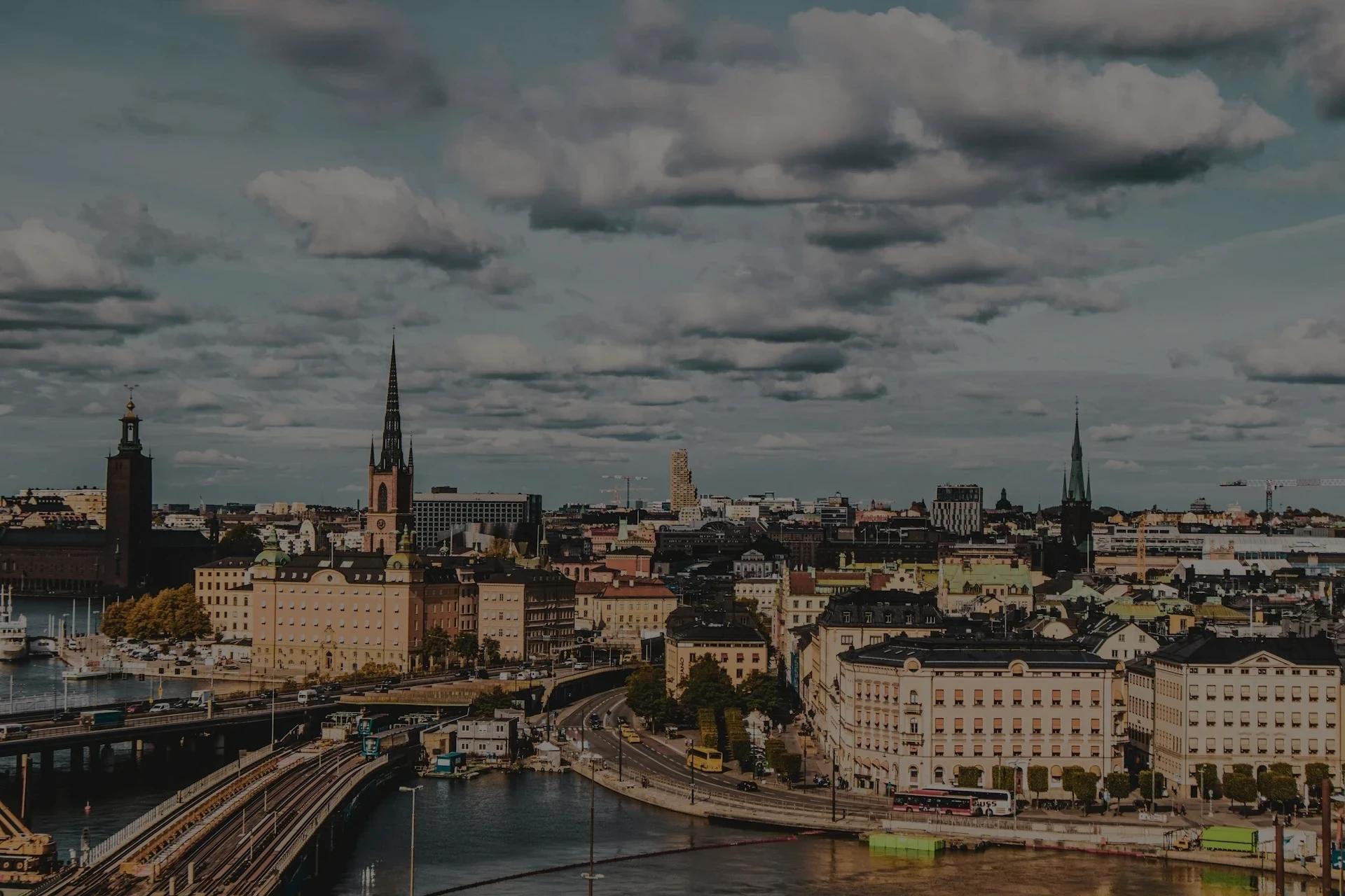 Stockholm skyline i solljus