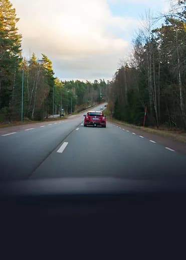 Röd Bil På Landsväg