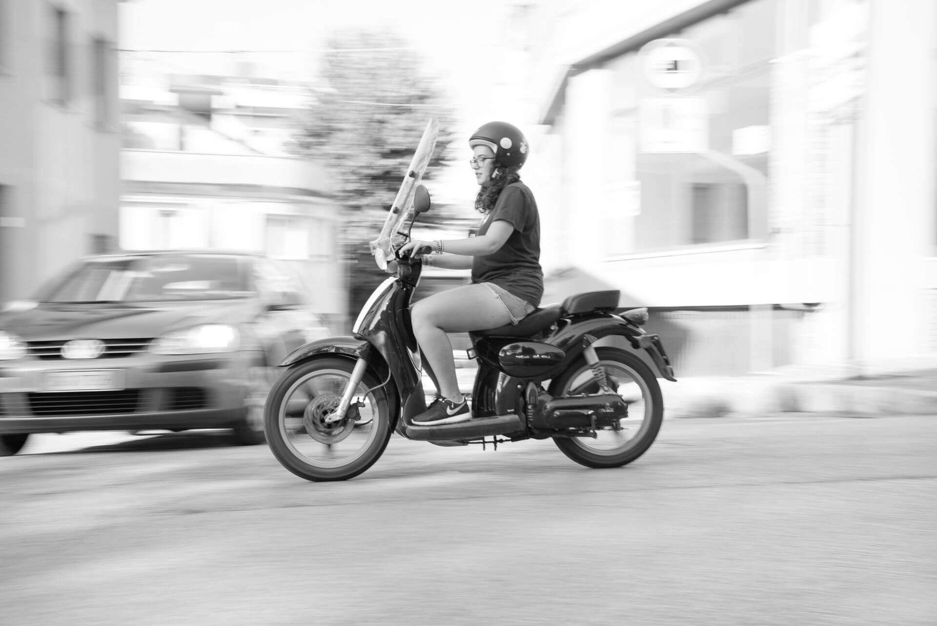 EU-mopedutbildning för mopedkörkort i Stockholm hos Kullens Trafikskola