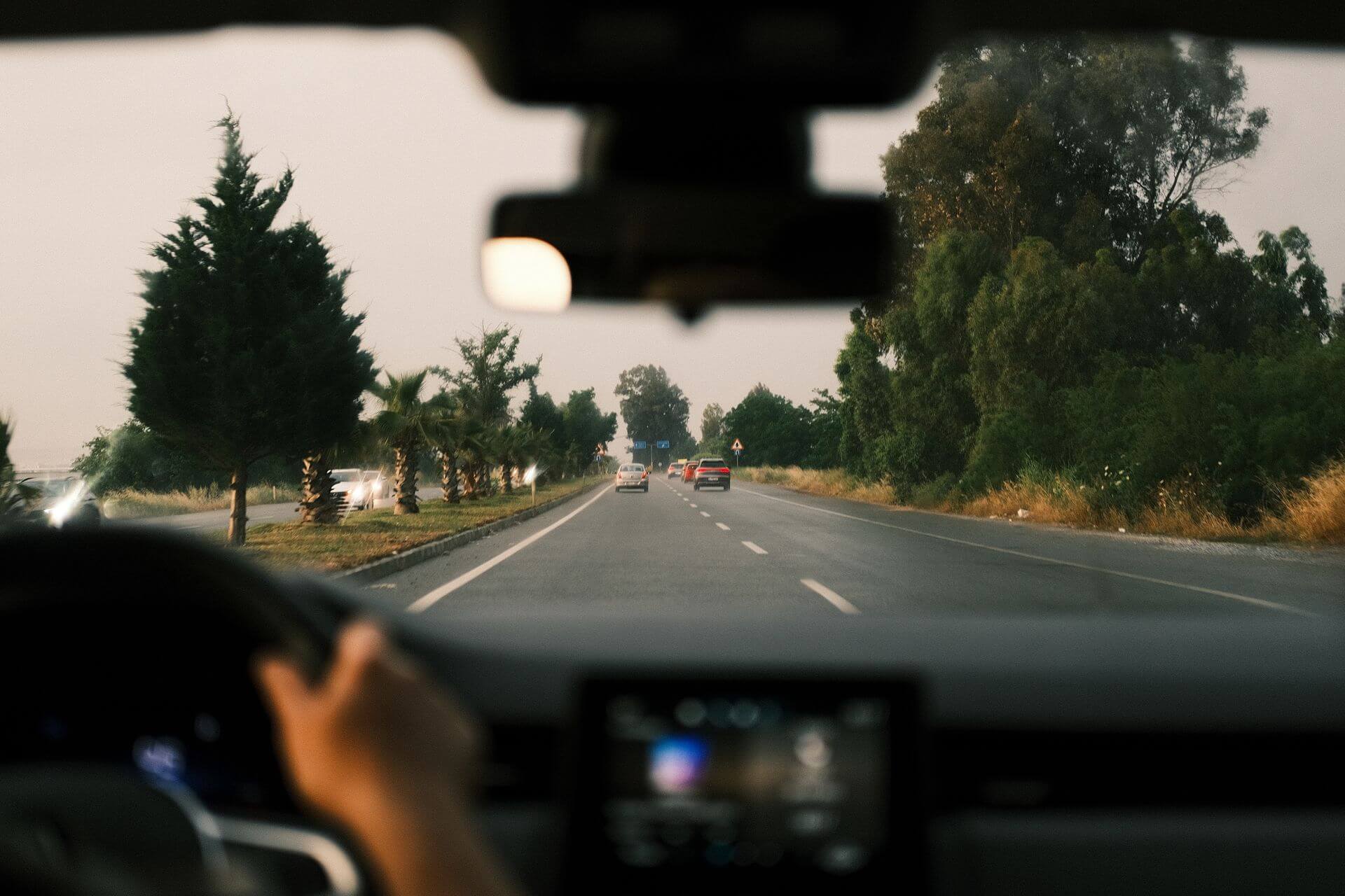 Kullens Trafikskola erbjuder intensivkurs i Upplands Väsby med moderna bilar och erfarna trafiklärare